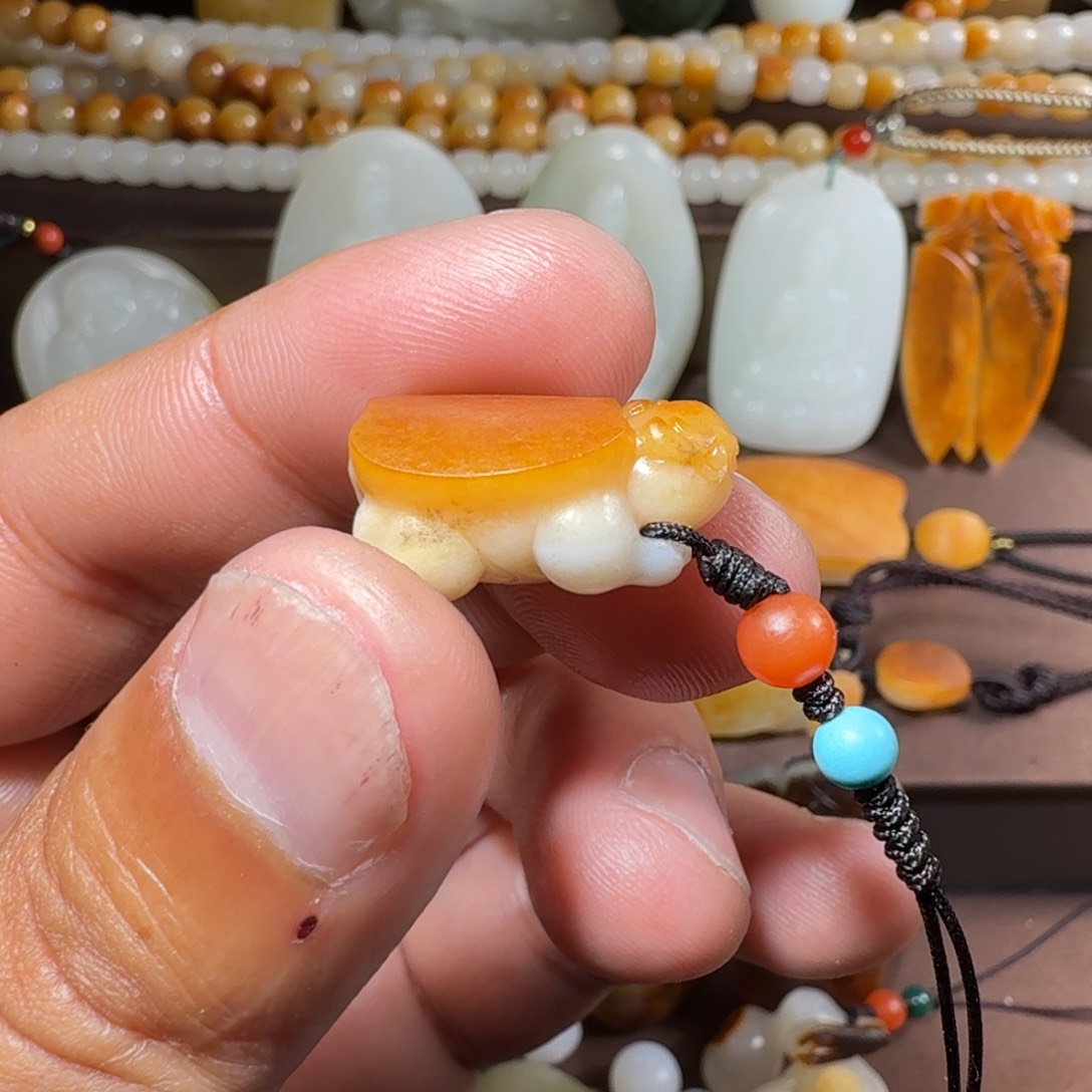 和田玉颈饰未镶嵌