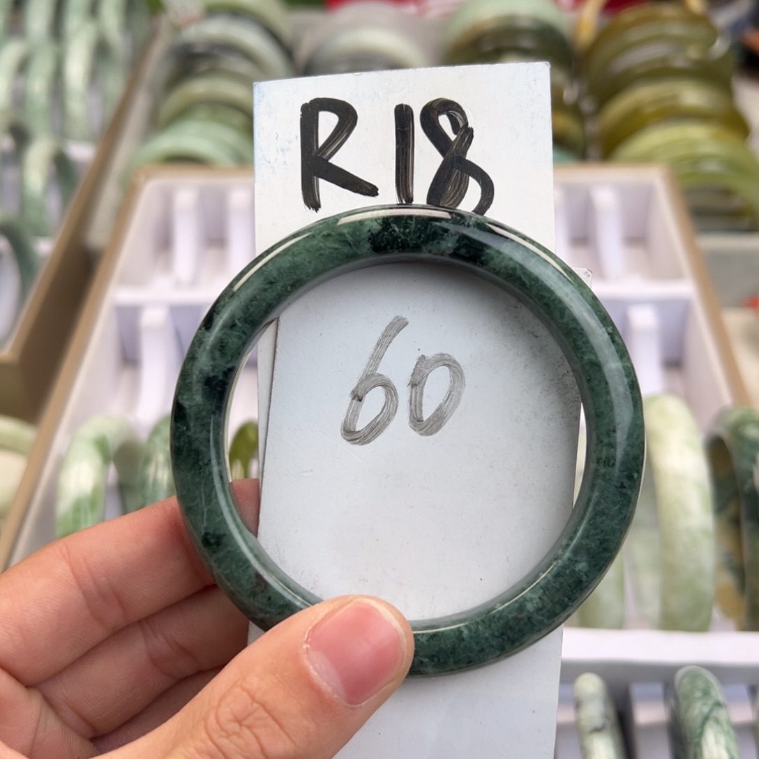 岫玉手镯未镶嵌天然岫玉