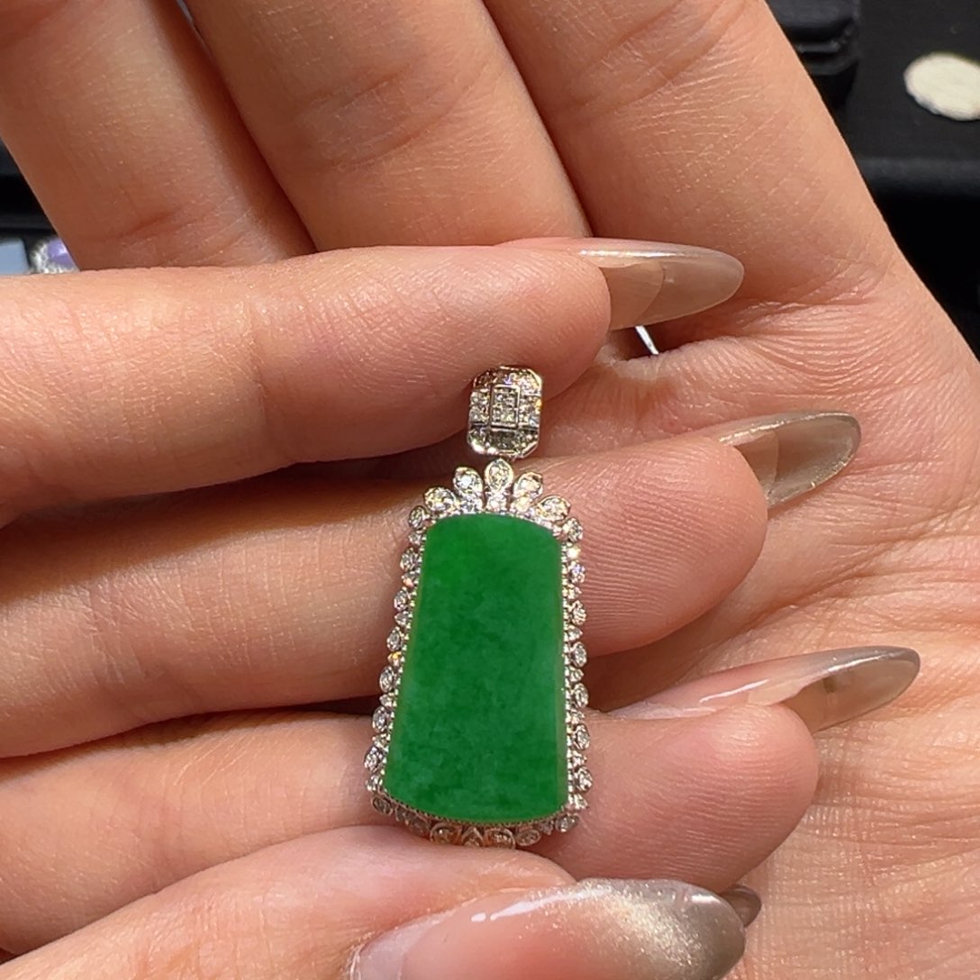 翡翠颈饰18K金镶嵌收货48小时鉴赏期