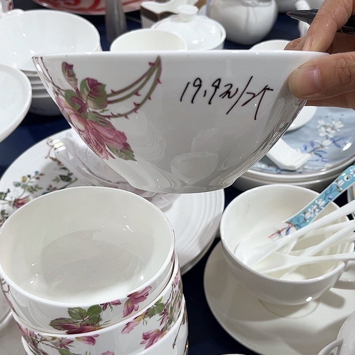 碗微瑕骨瓷玫瑰面碗两只装