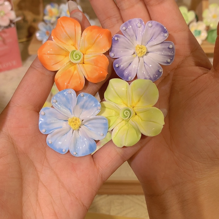 景德镇陶瓷艺术品周*婉
