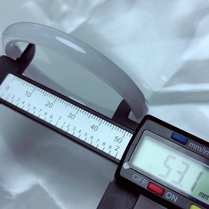 翡翠手镯未镶嵌手镯