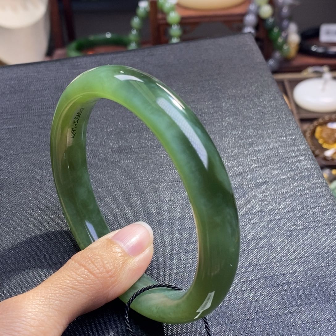 和田玉碧玉猫眼手镯60.7圈口未镶嵌