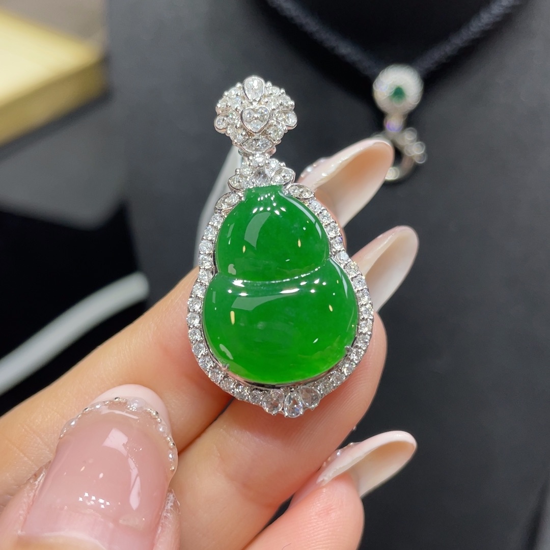 翡翠颈饰18K金镶嵌天然缅甸翡翠a货