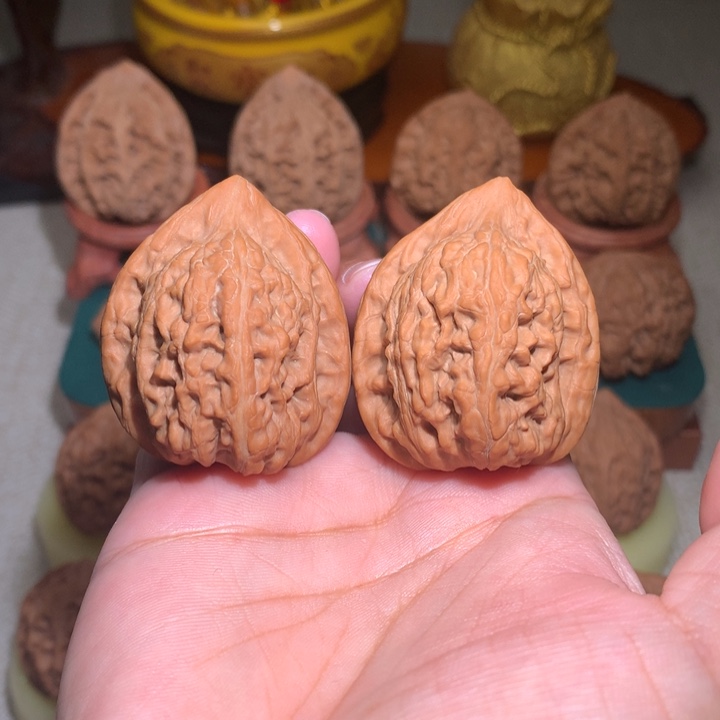 文玩核桃把件赤龙鸡心