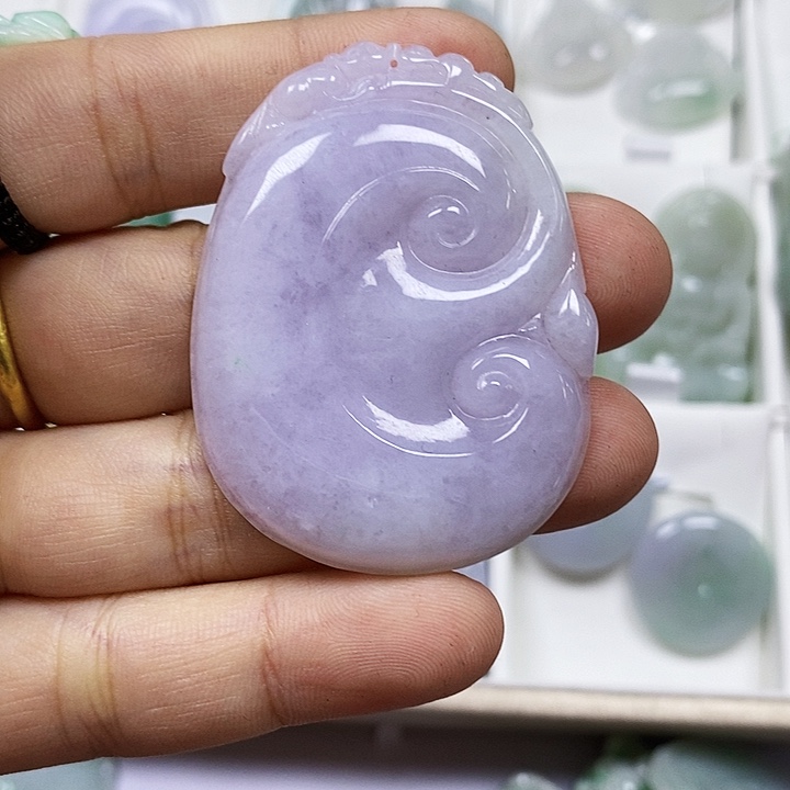 一***牙翡翠未镶嵌颈饰翡翠