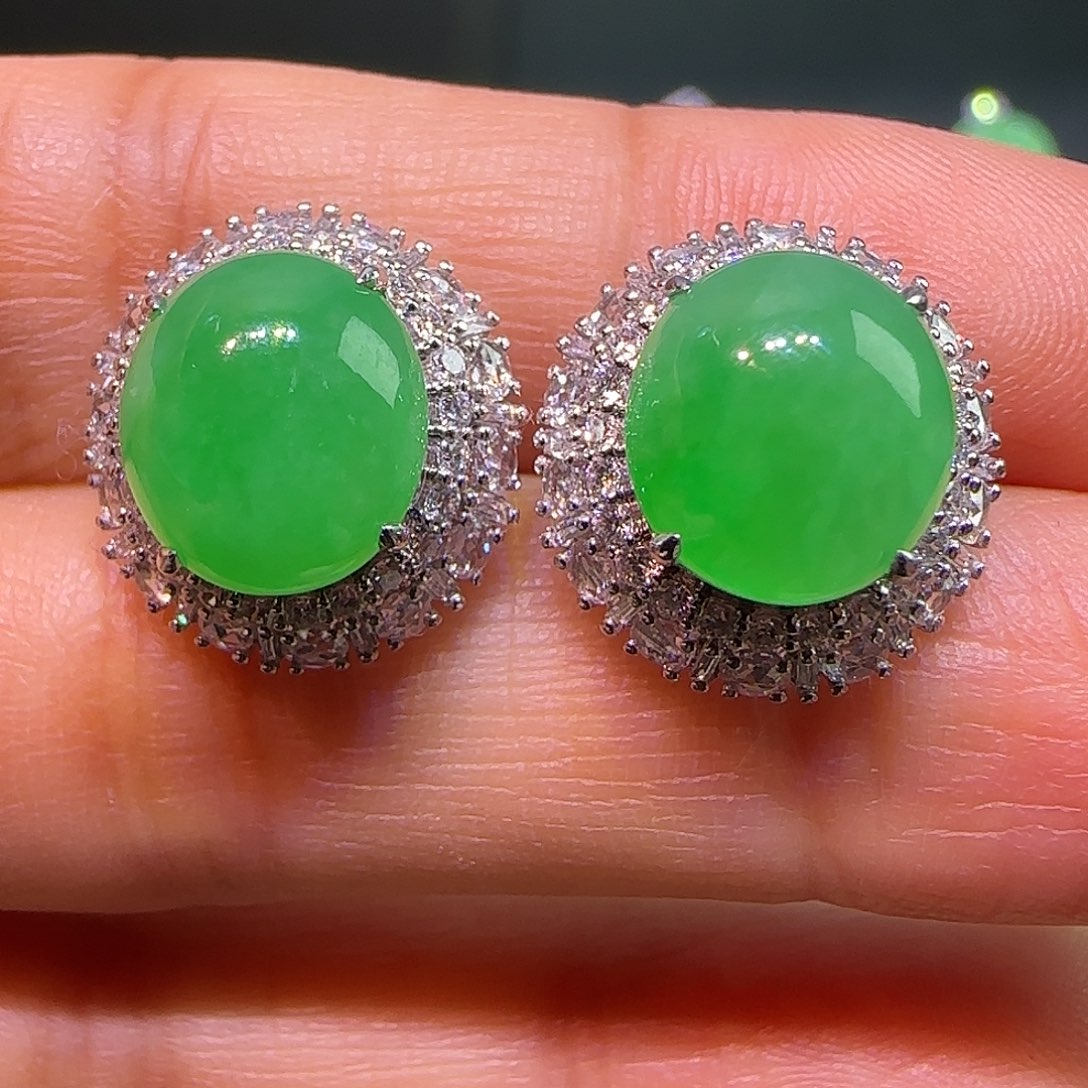 翡翠18K金镶嵌耳钉
