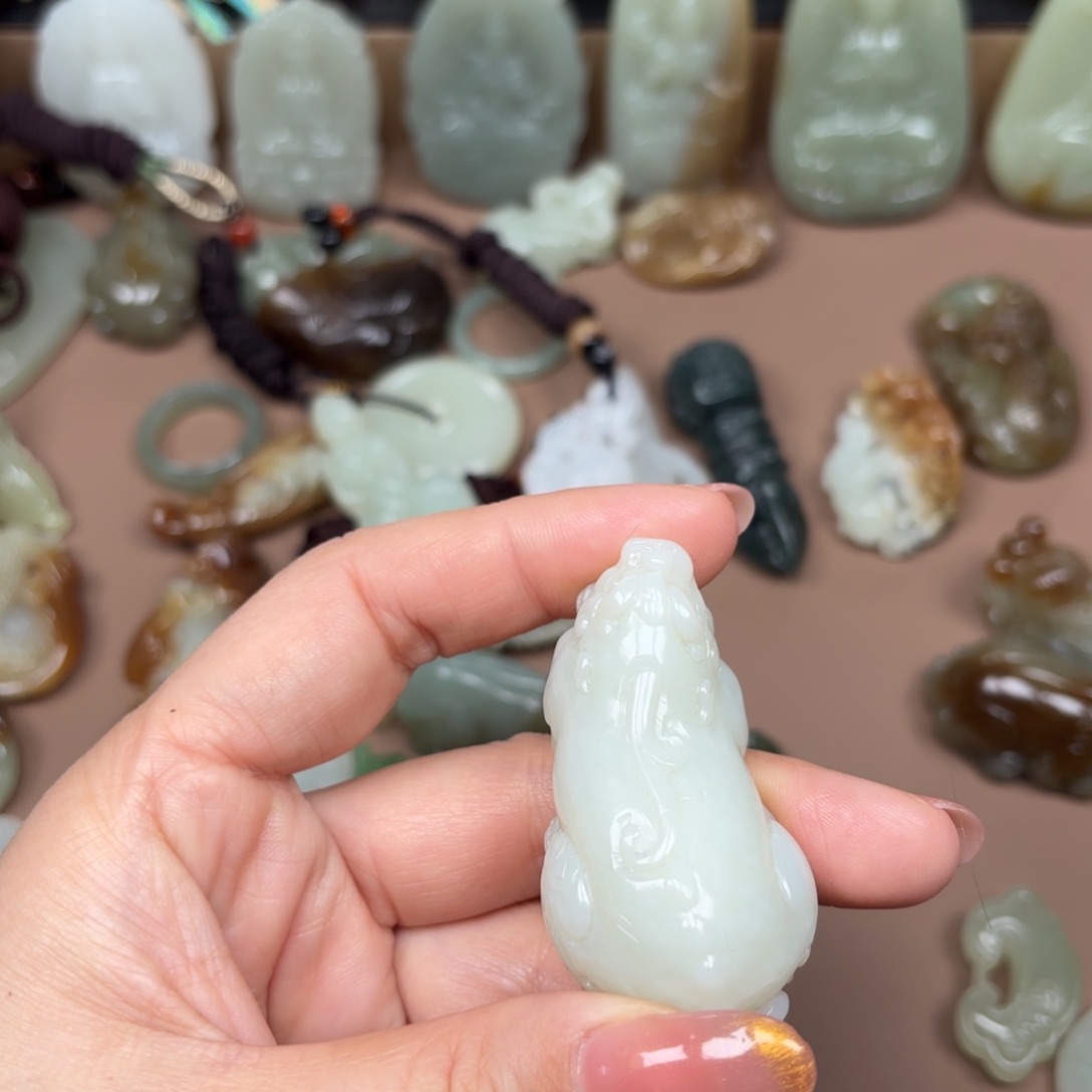 和田玉颈饰未镶嵌