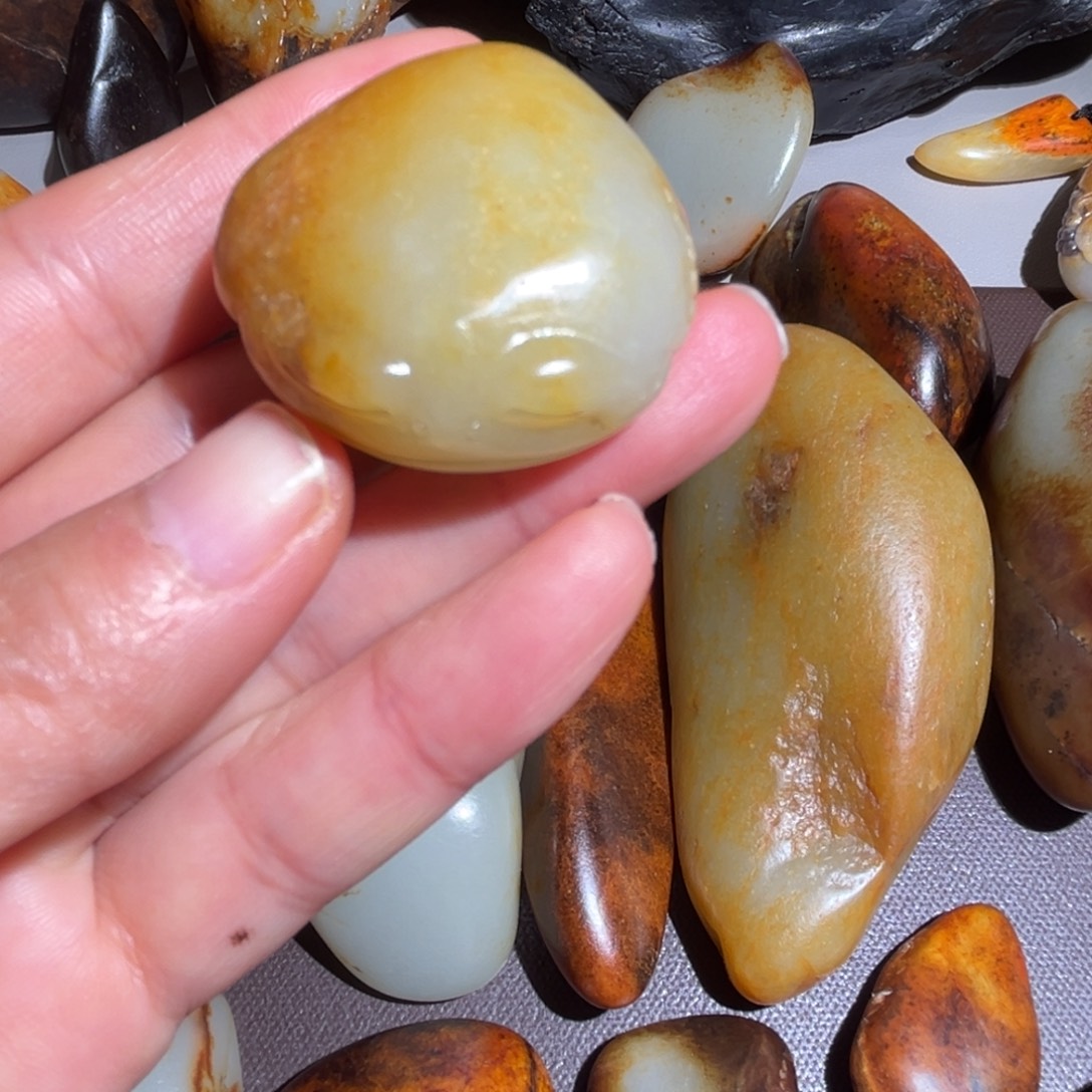 和田玉（糖玉）未镶嵌挂件和田玉38克