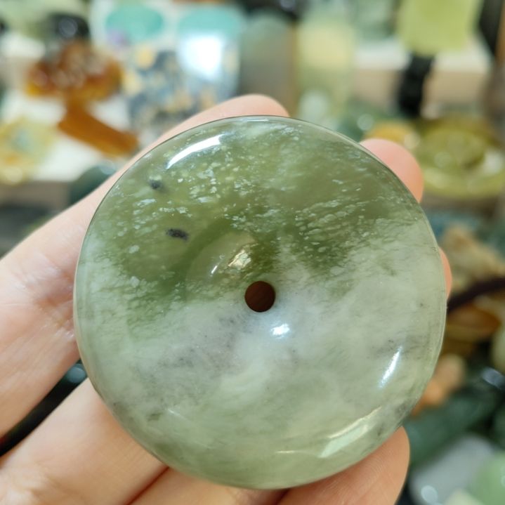 岫玉未镶嵌平安扣