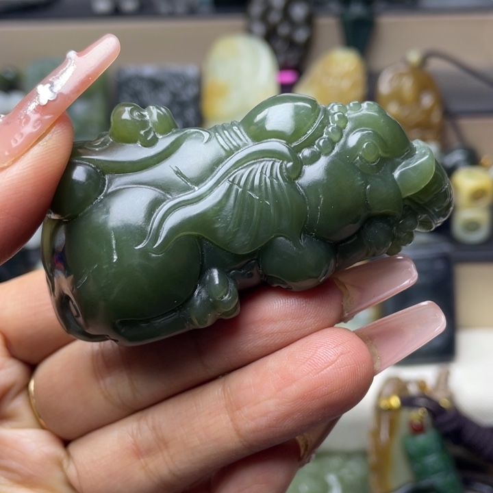 和田玉未镶嵌把件