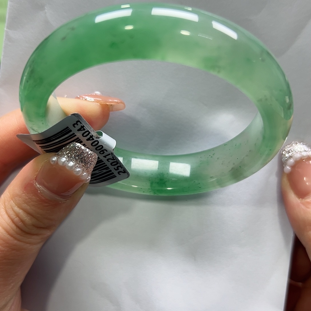 石英质玉手镯未镶嵌千**莲