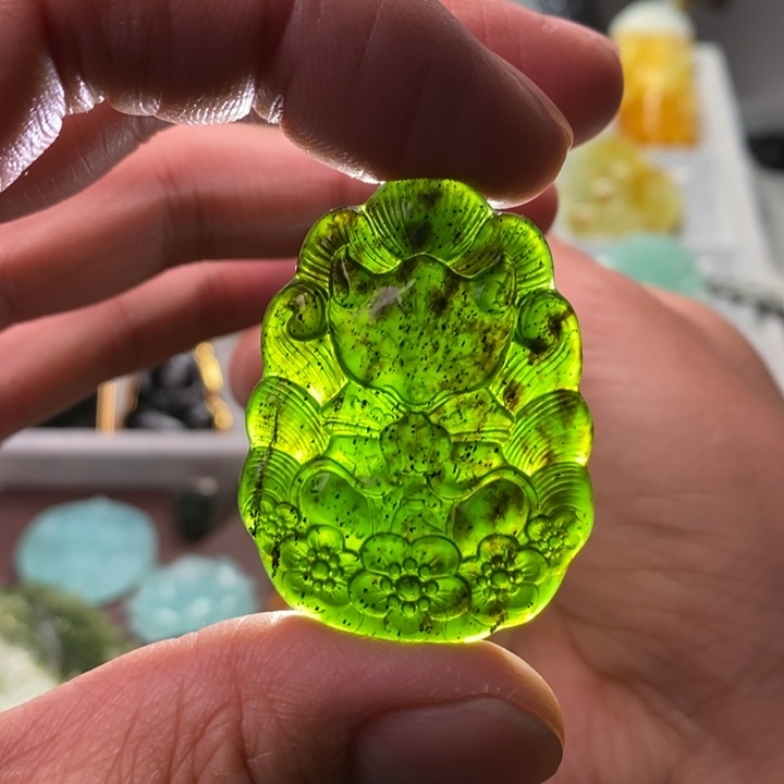 蛇纹石玉颈饰未镶嵌