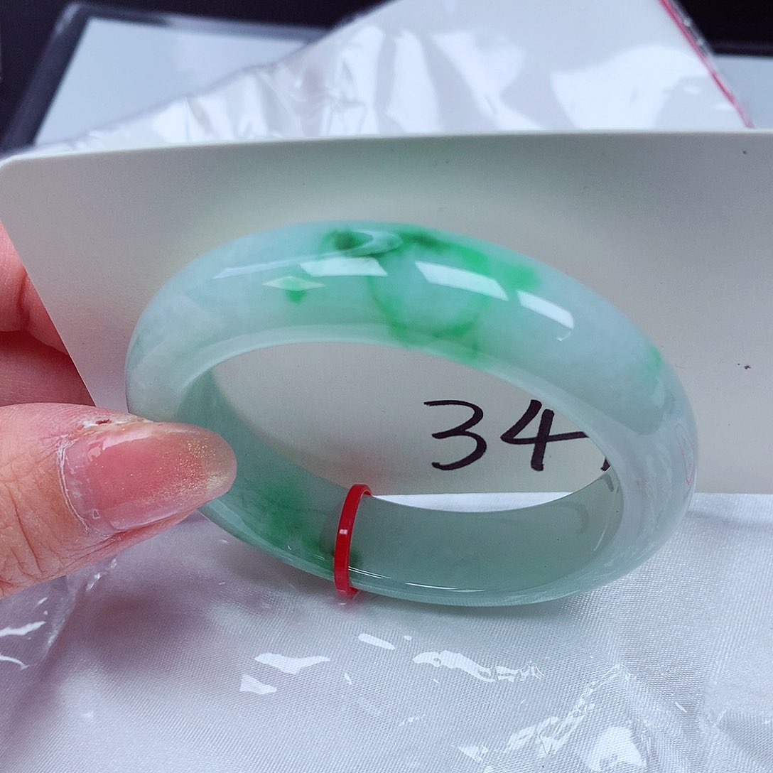 翡翠手镯未镶嵌翡翠