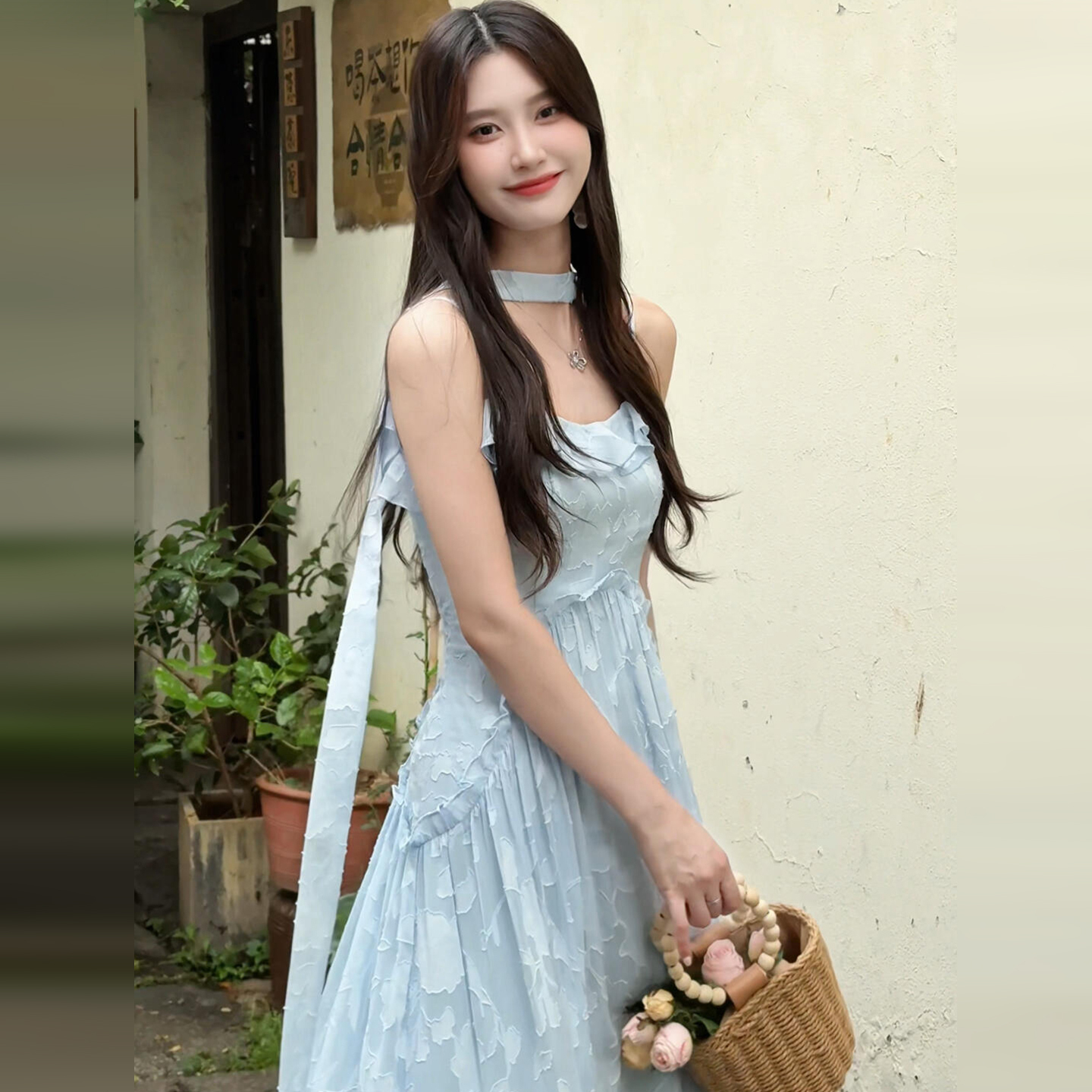 4801法式设计感蓝色吊带连衣裙子女夏季2025新款度假风收腰长裙