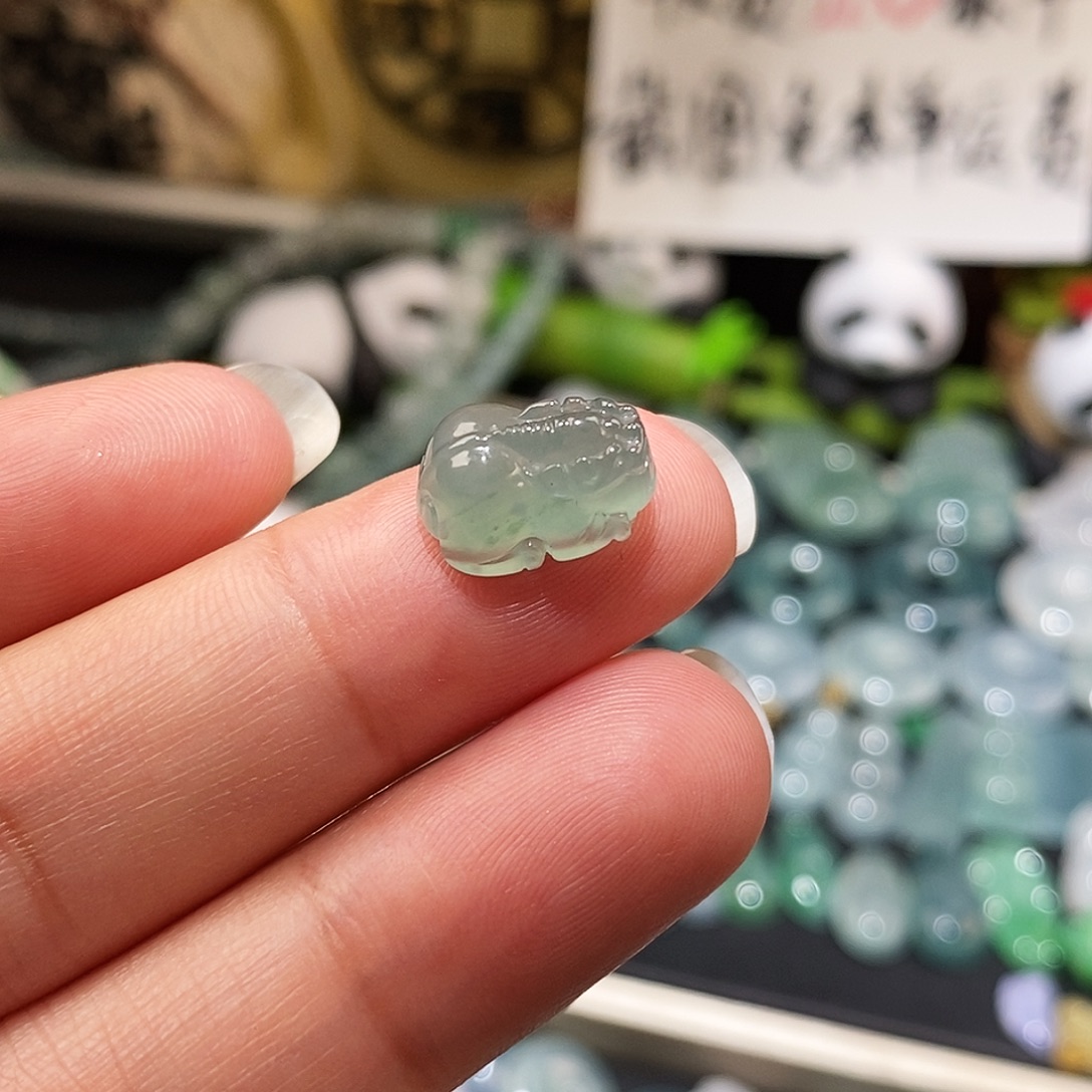 翡翠未镶嵌颈饰冰种貔貅