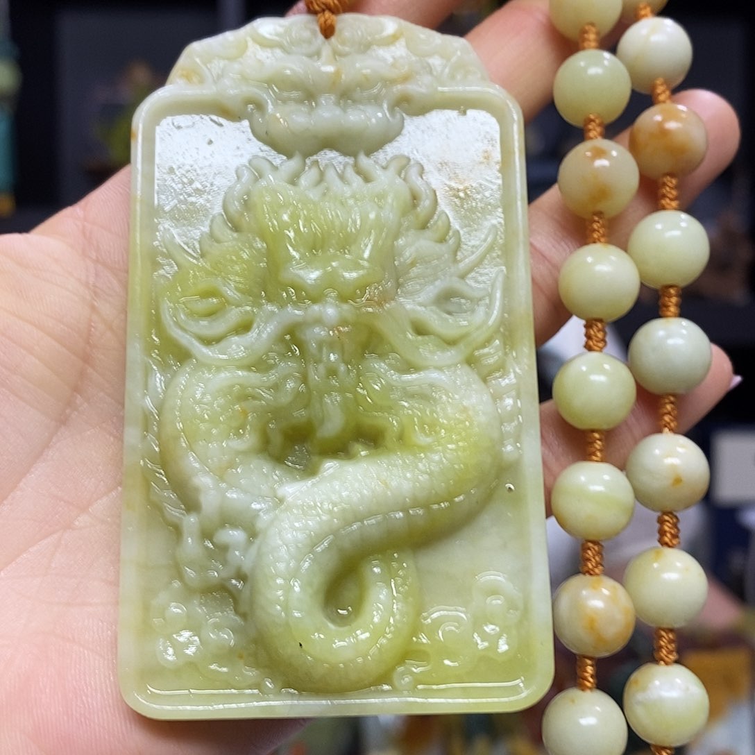 岫玉未镶嵌挂件吊坠