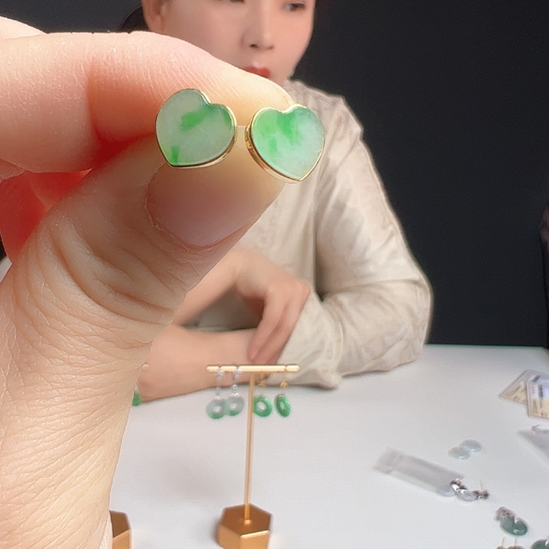 翡翠18K金镶嵌耳饰天然翡翠