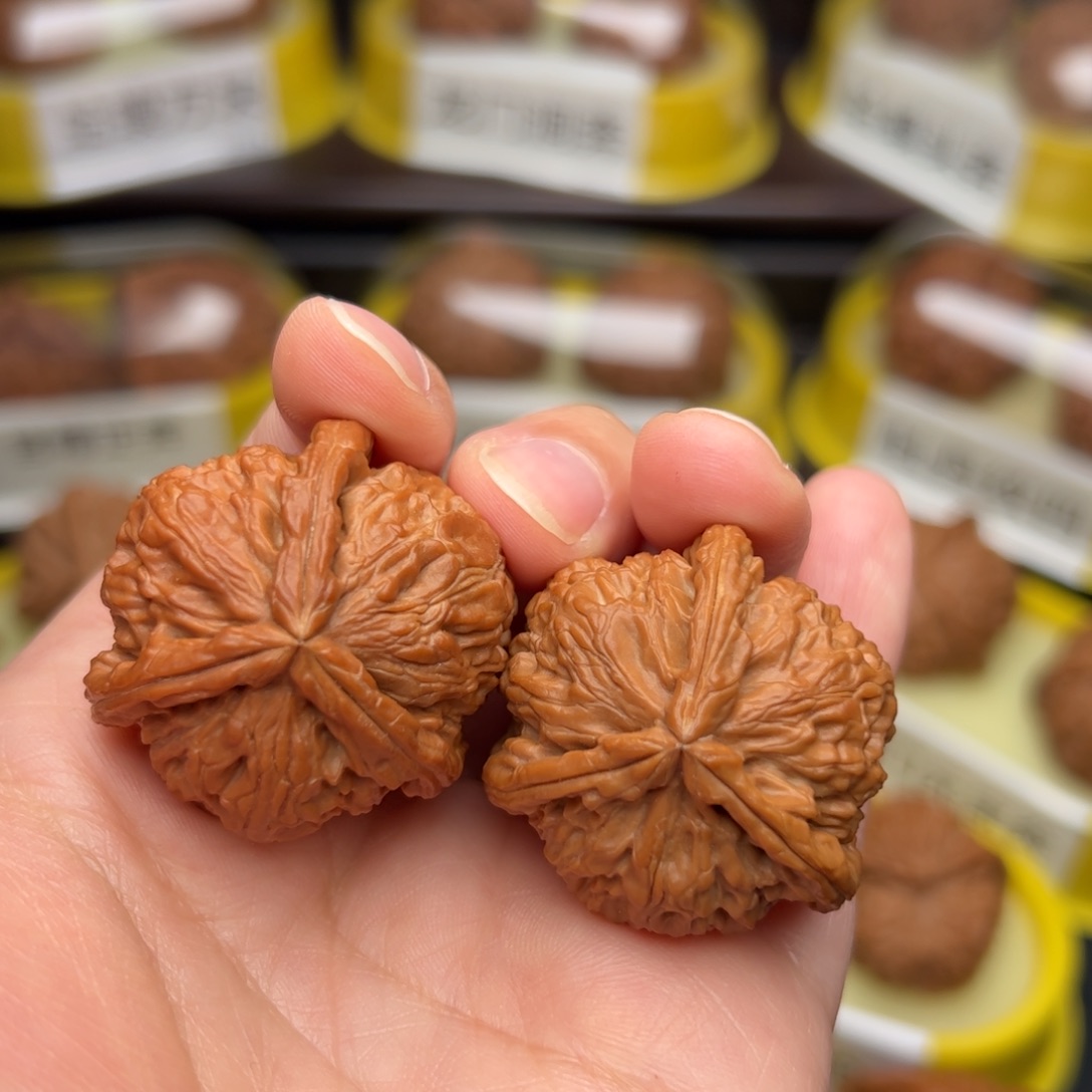 文玩核桃吊坠白奔