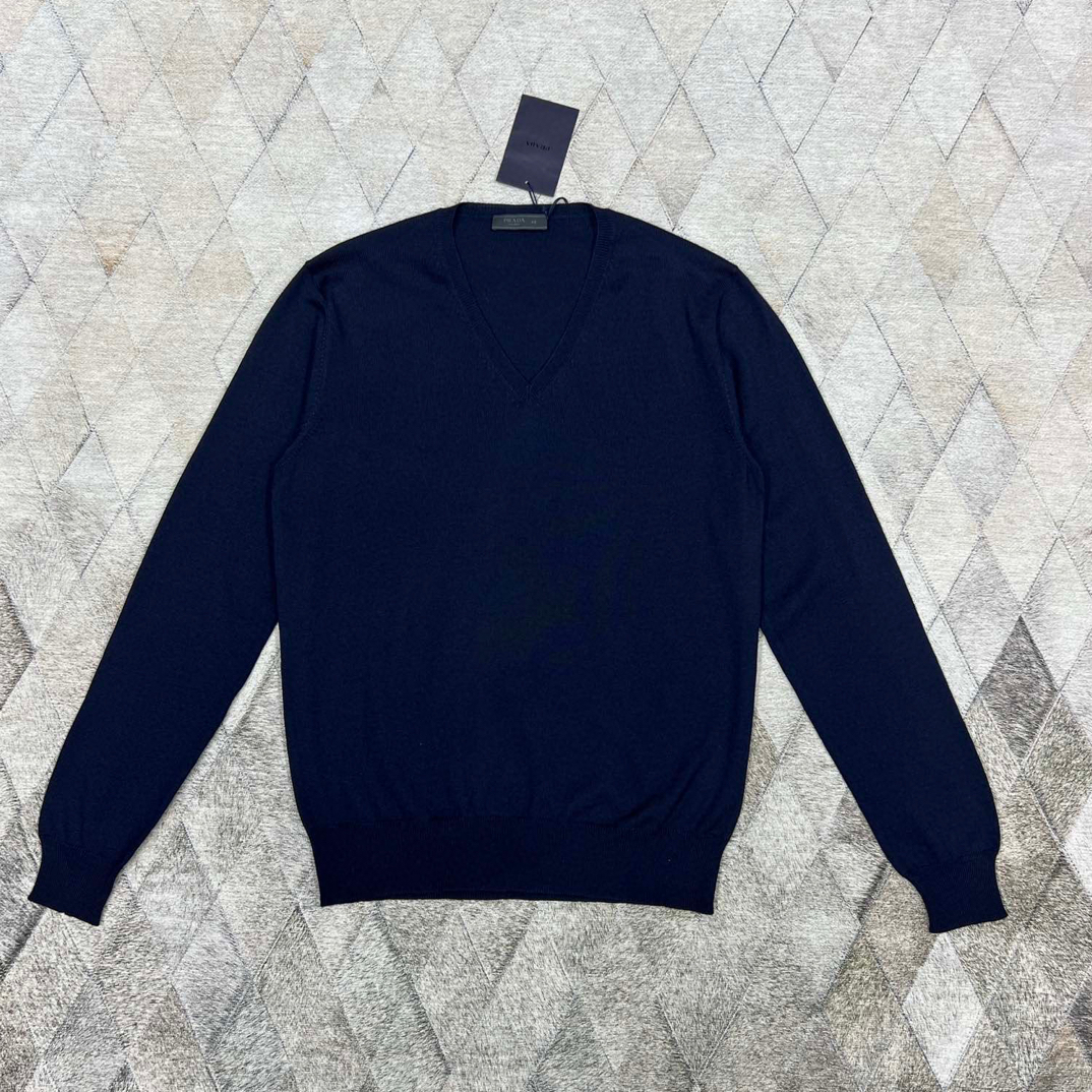 未使用 Prada/普拉达 125865 男士薄羊毛针织衫毛衣打底V领