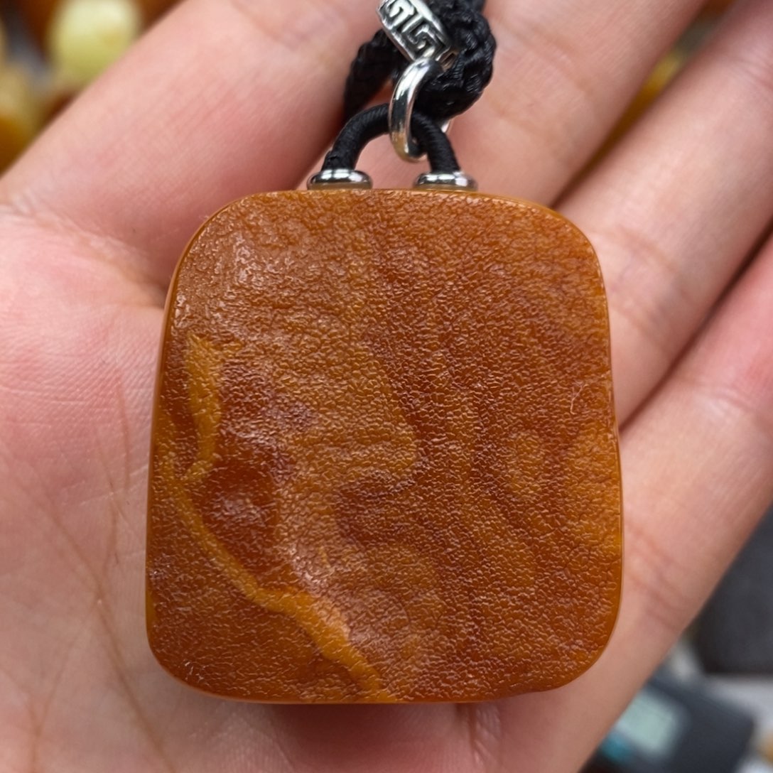 琥珀吊坠(赠链)未镶嵌