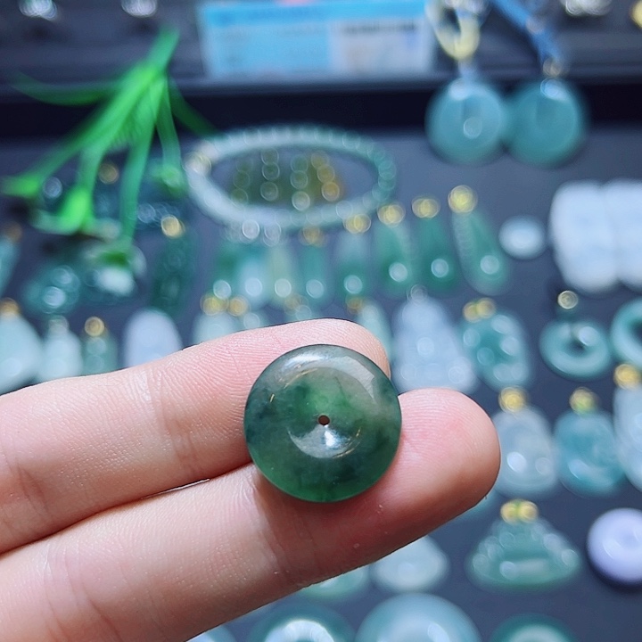 颈饰未镶嵌翡翠翡翠