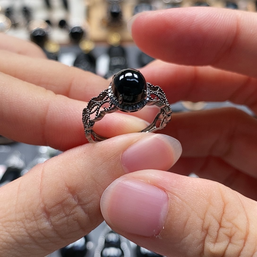 18K金镶嵌戒指翡翠墨翠