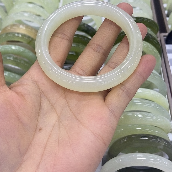 岫玉未镶嵌岫玉圆镯