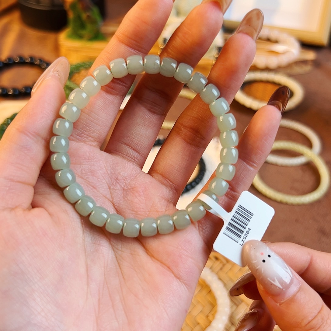 畅***宠和田玉未镶嵌手串