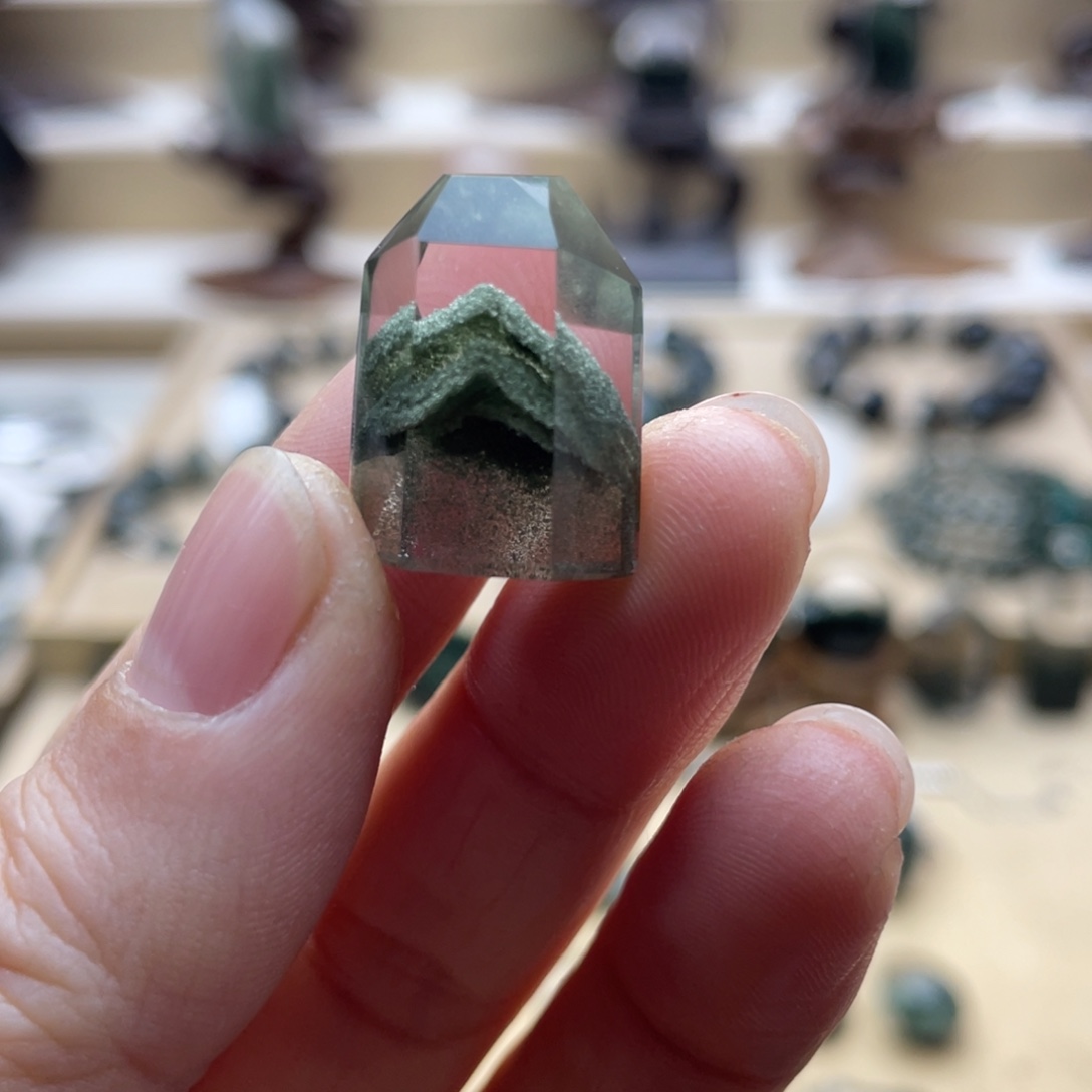 未镶嵌颈饰水晶绿幽灵金字塔柱子