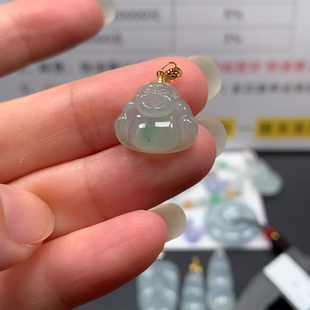 颈饰18K金镶嵌翡翠19