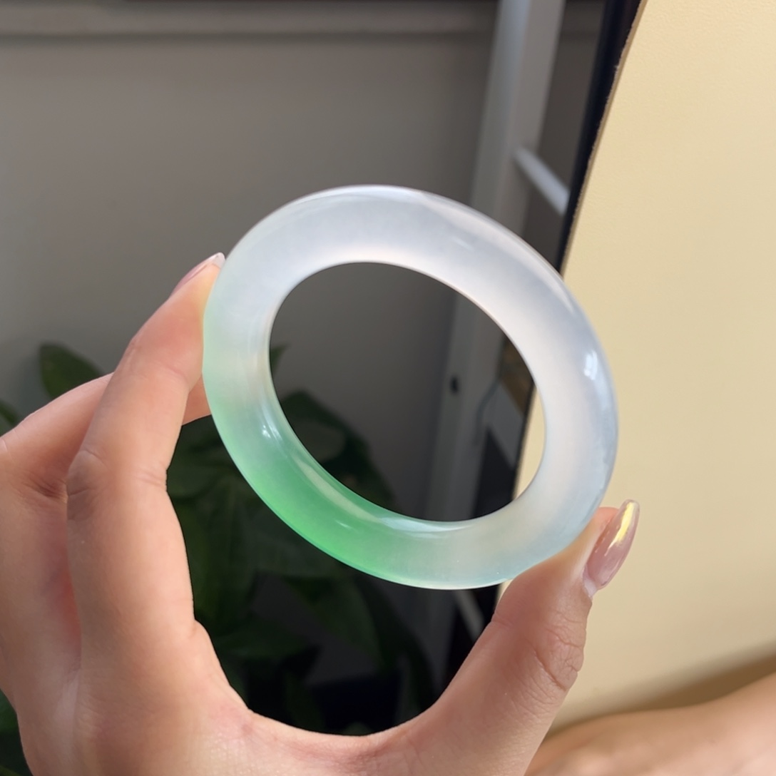 安***点玉时尚飘花手镯56  安静