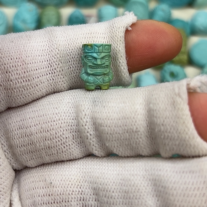 绿松石未镶嵌挂件