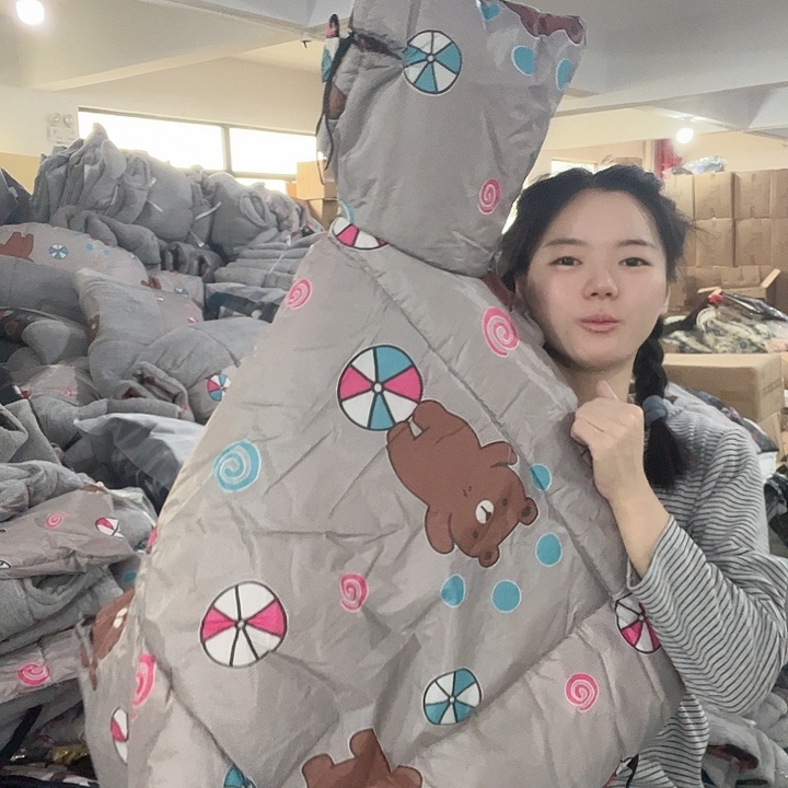 灰色小熊挡风被啦啦啦