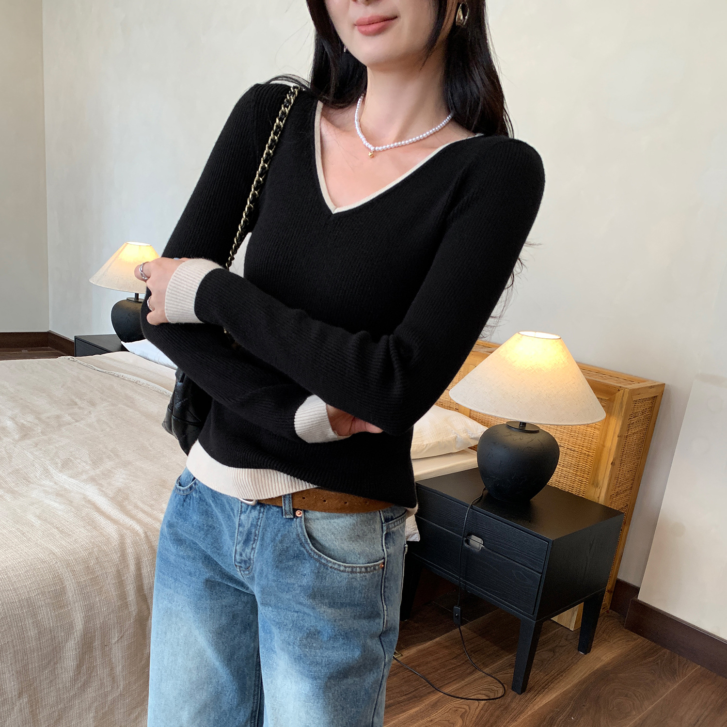  新款韩系设计感卡其色V领毛衣针织打底衫新款