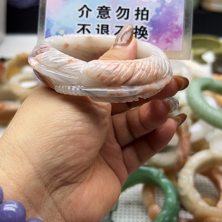 未镶嵌手镯石英岩玉