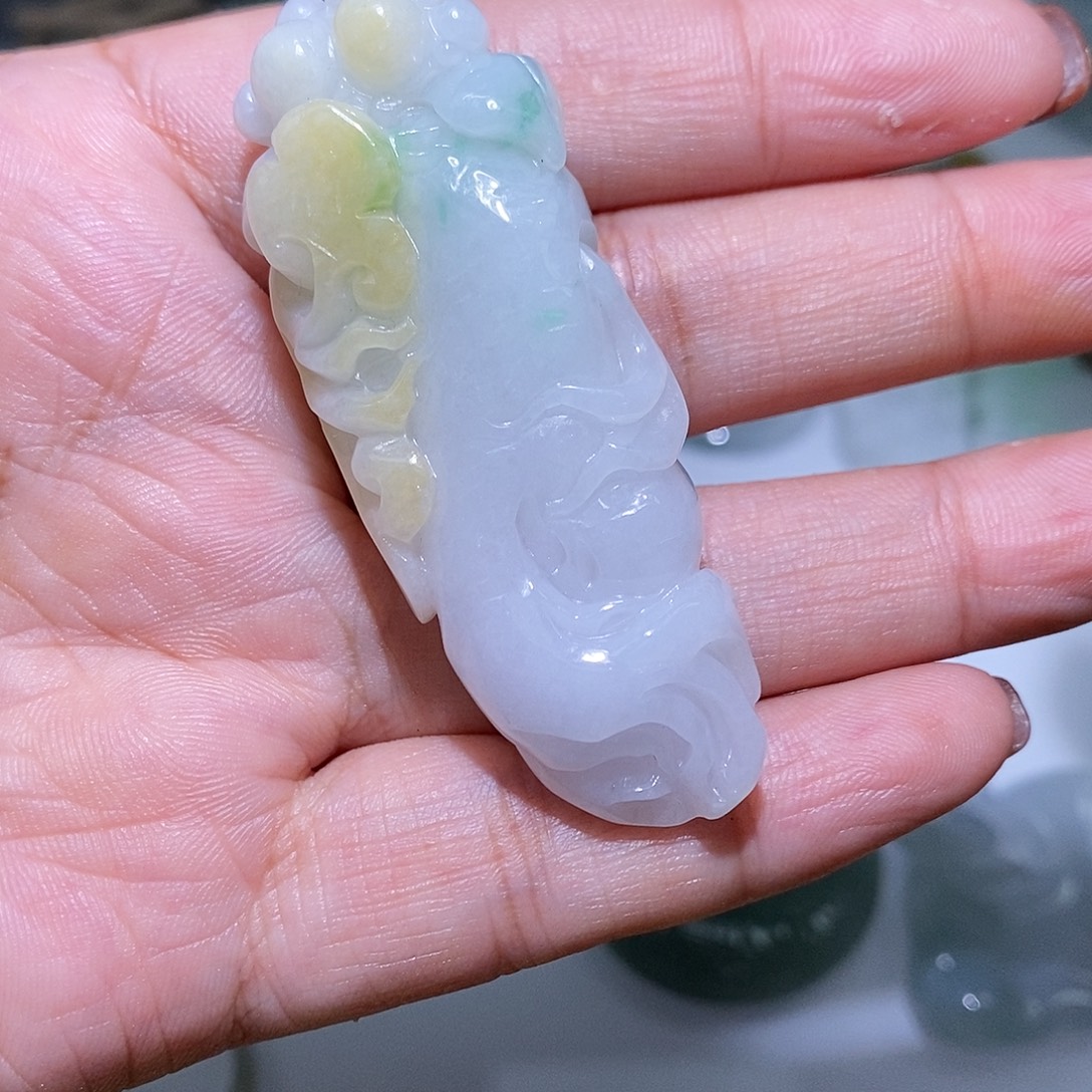 翡翠未镶嵌颈饰人生如意