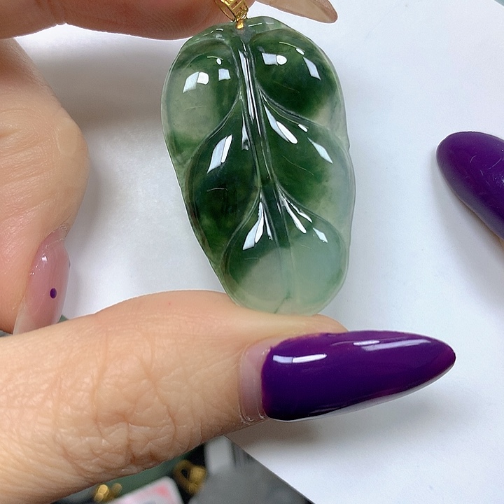 翡翠18K金镶嵌颈饰挂件