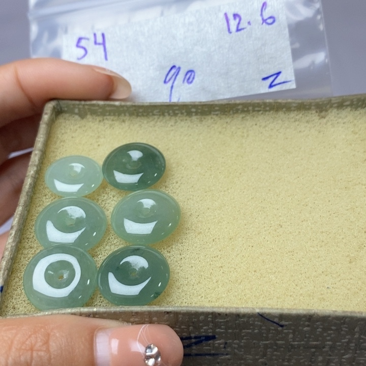 资***蔓定制翡翠未镶嵌不退