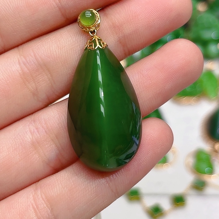 和田玉（碧玉）颈饰18K金镶嵌