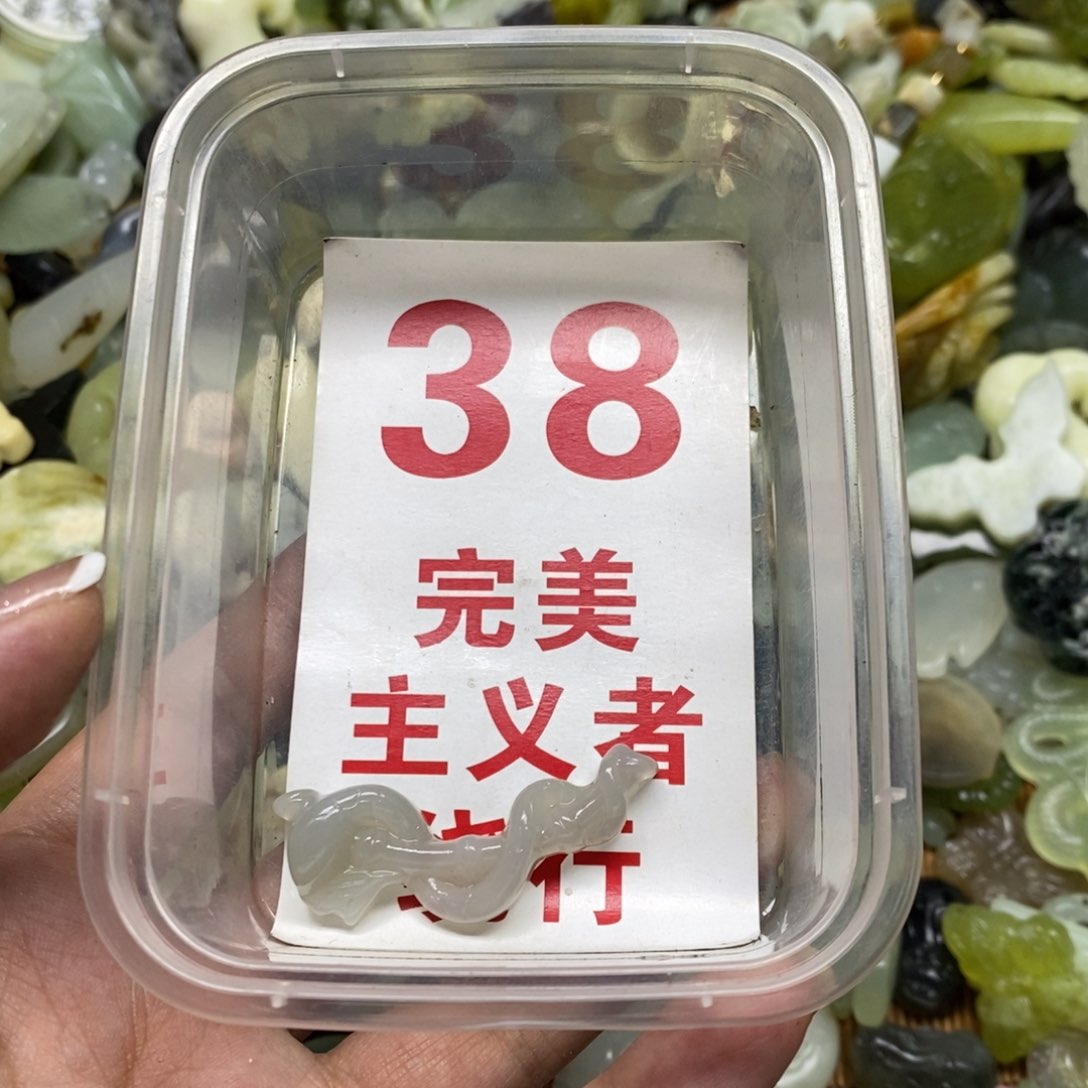 蛇纹石玉挂坠未镶嵌