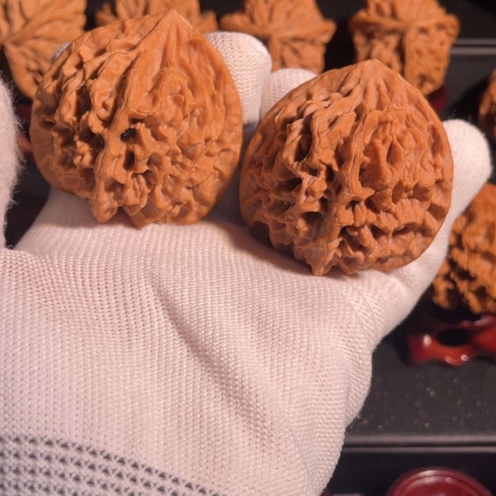 文玩核桃吊坠46官帽54克