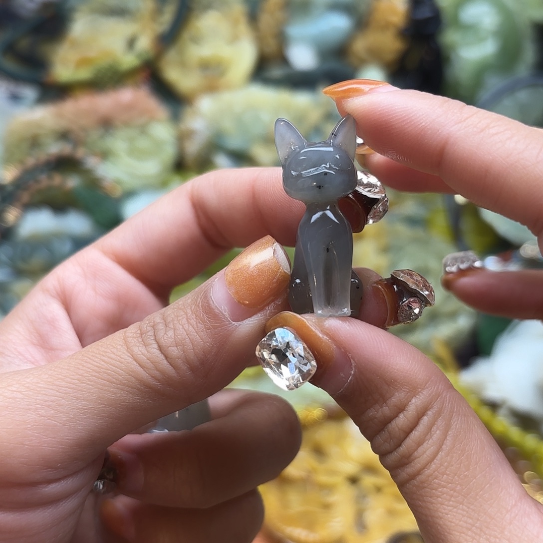 蛇纹石玉未镶嵌吊坠