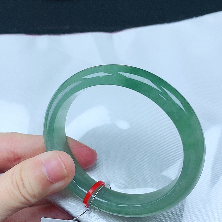 翡翠手镯未镶嵌53贵