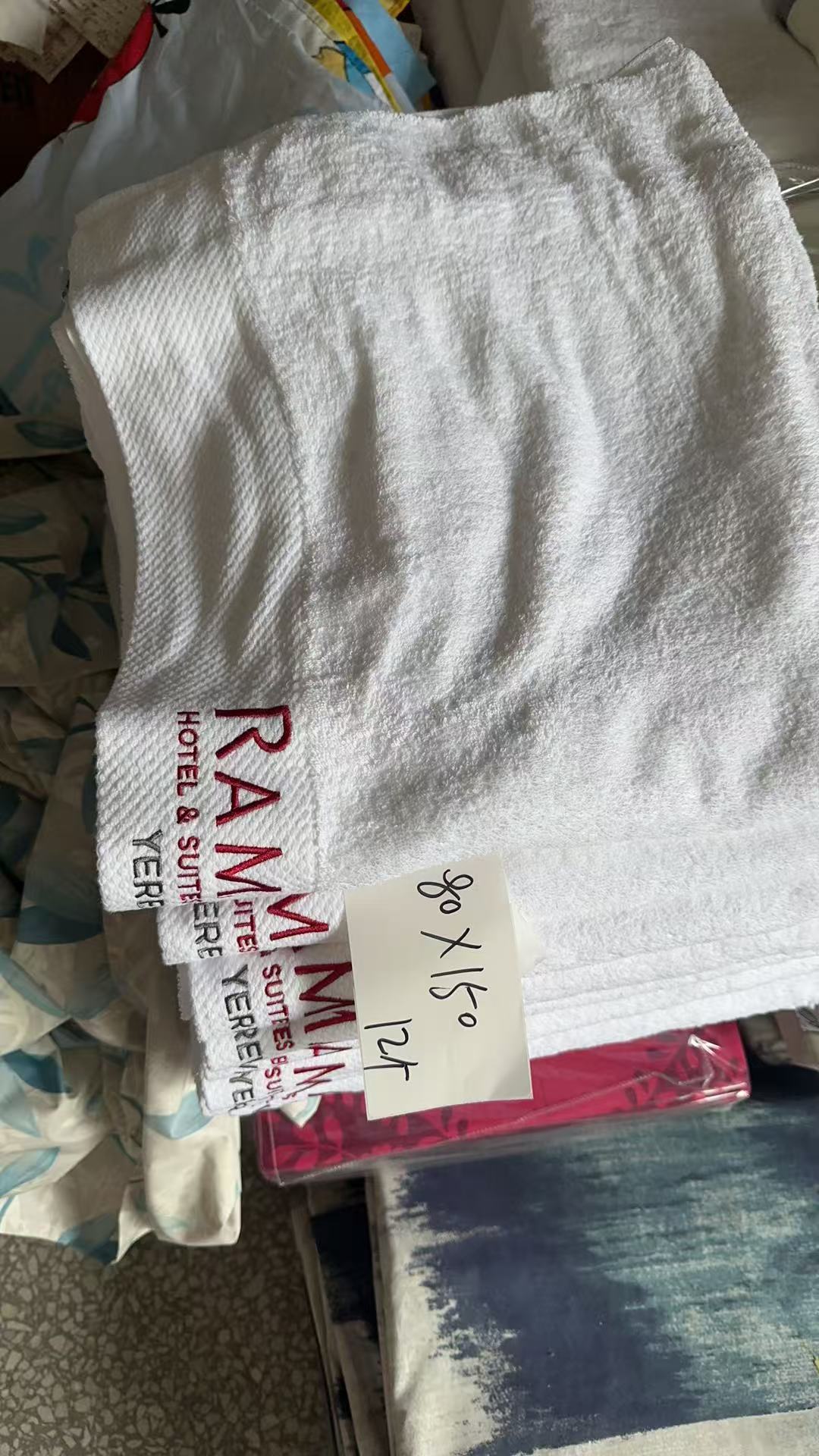 《兵哥外贸》3楼80*150白色全棉字母绣花加厚浴巾 发一条 微瑕疵