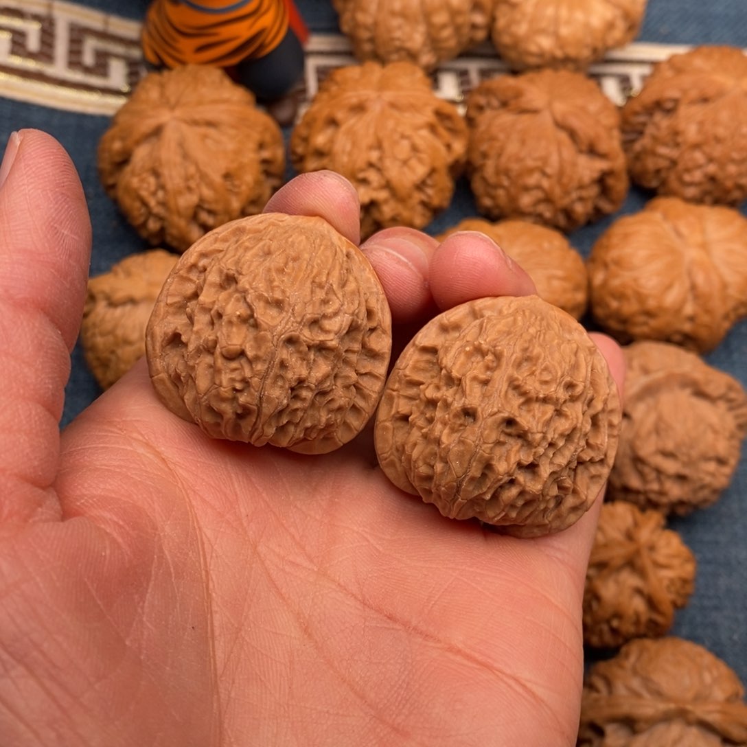 文玩核桃把件34金牛