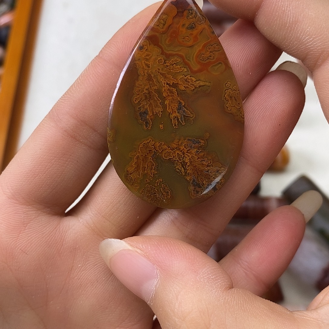 玛瑙/玉髓未镶嵌珠宝半成品吊坠一个装