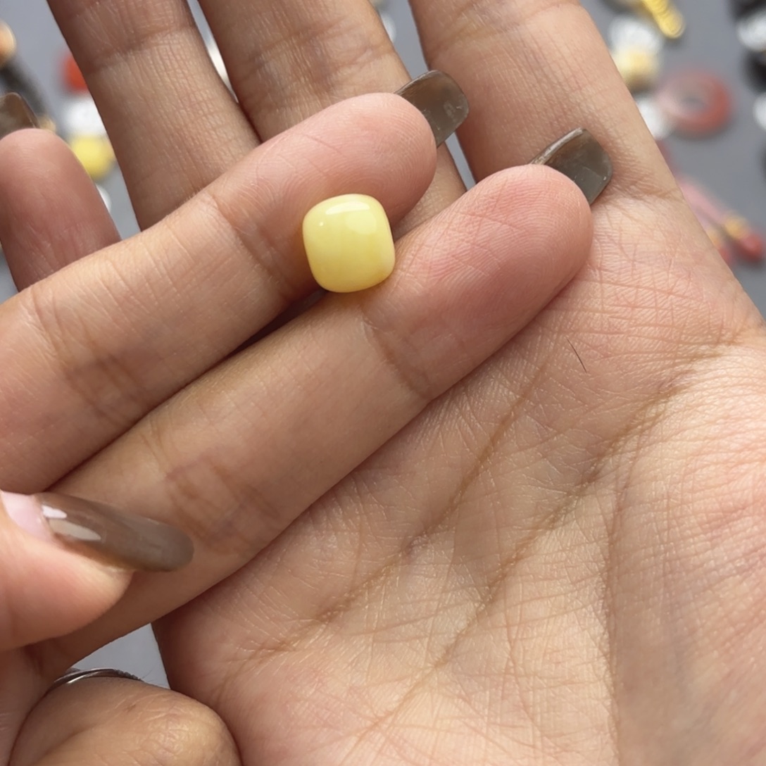 骑***虎蜜蜡未镶嵌裸石老型