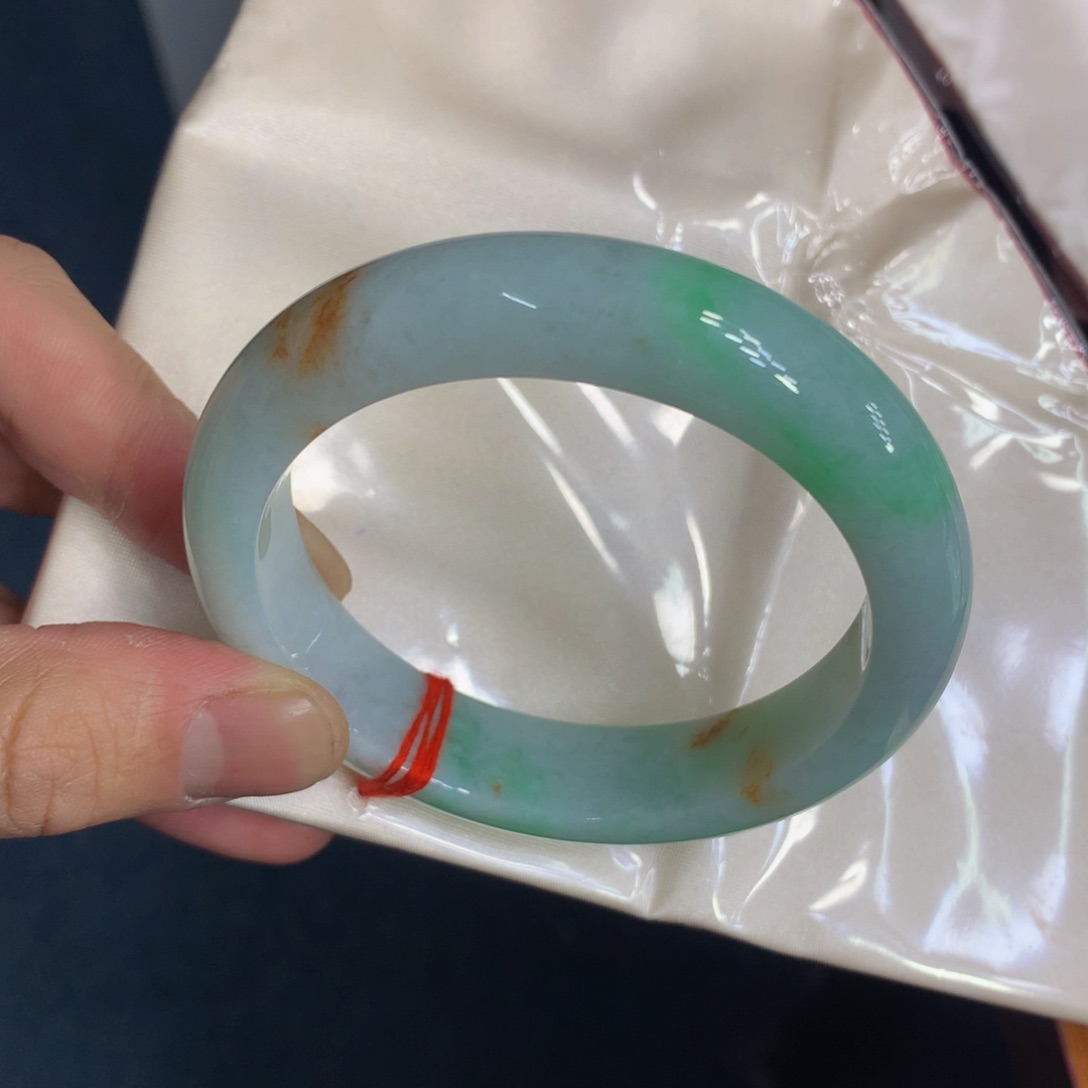 翡翠手镯未镶嵌翡翠