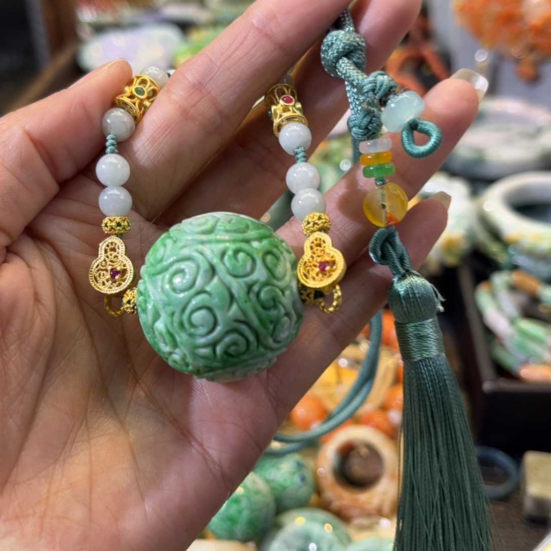 翡翠颈饰未镶嵌待编款